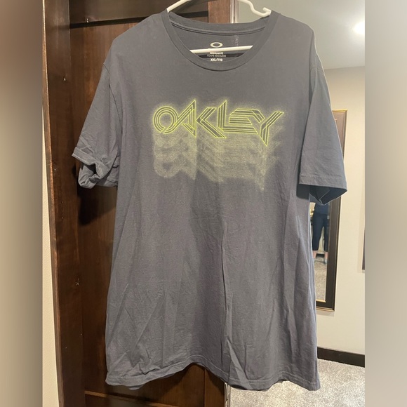Oakley Regular Fit Tshirt - Picture 1 of 3